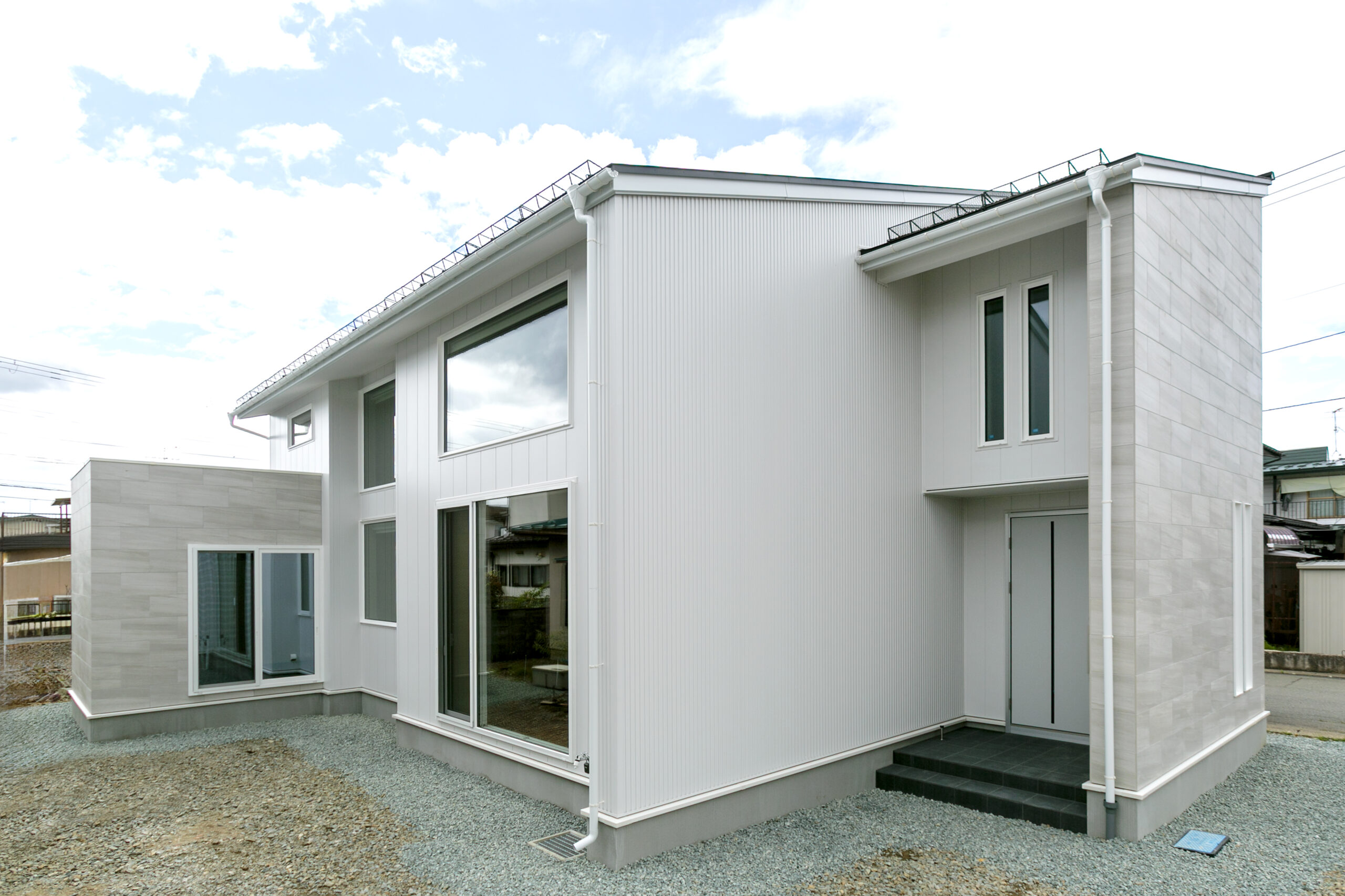 和の素材で非日常を楽しみながら暮らす住まい【293】