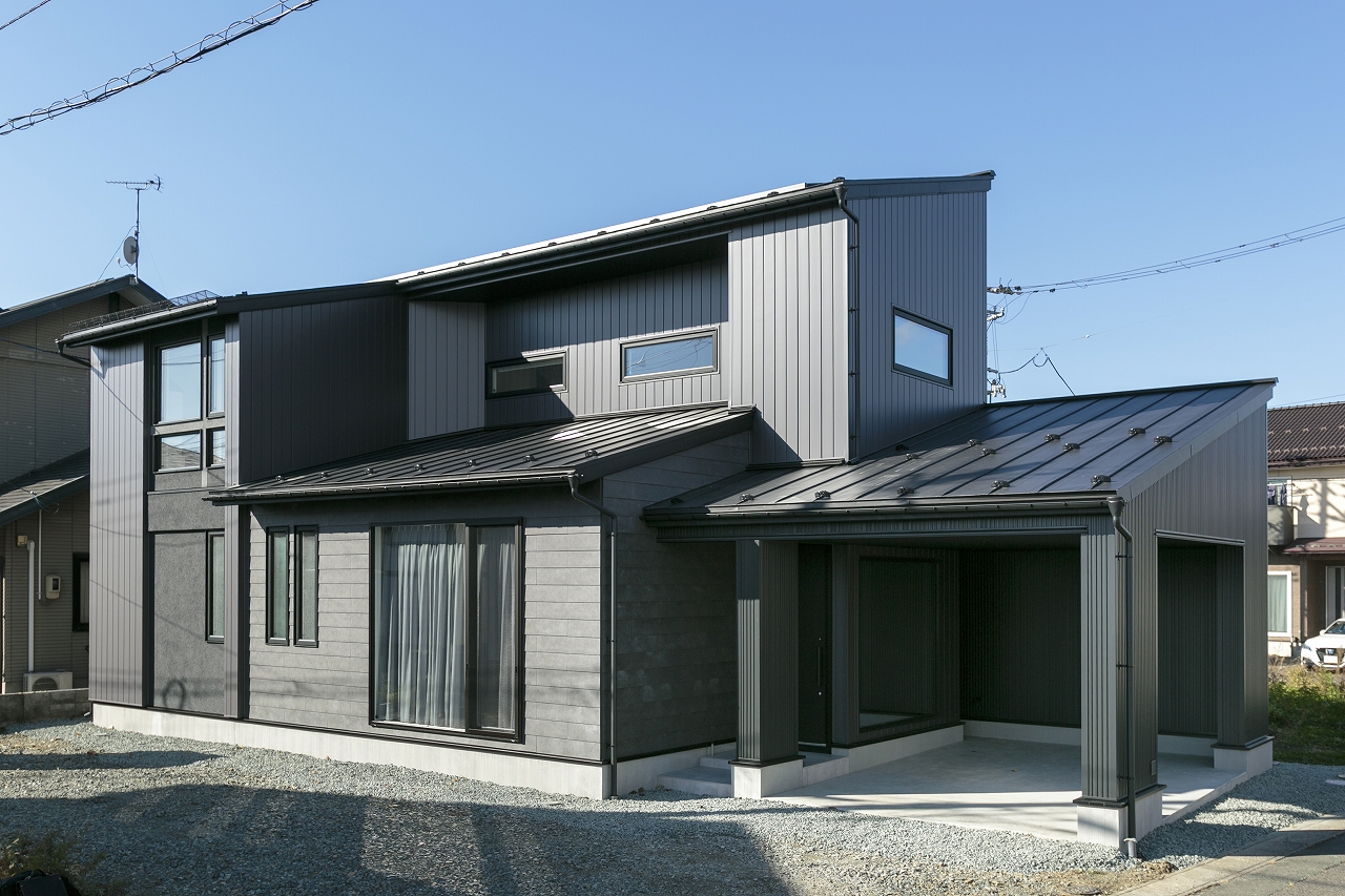 更なるカッコよさと快適性を備えたガレージのある住まい【299】