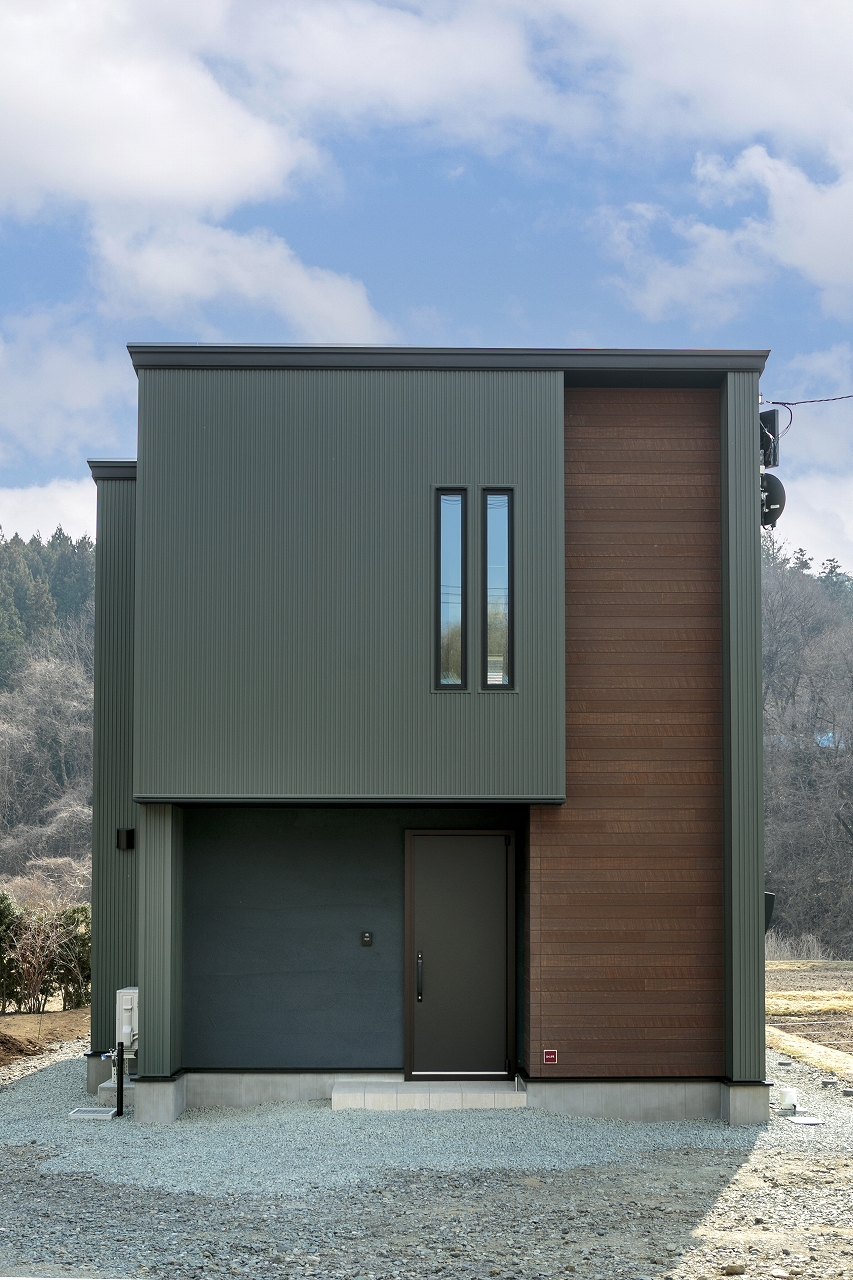 木質感を感じながらシンプルに心地よく暮らす住まい【306】