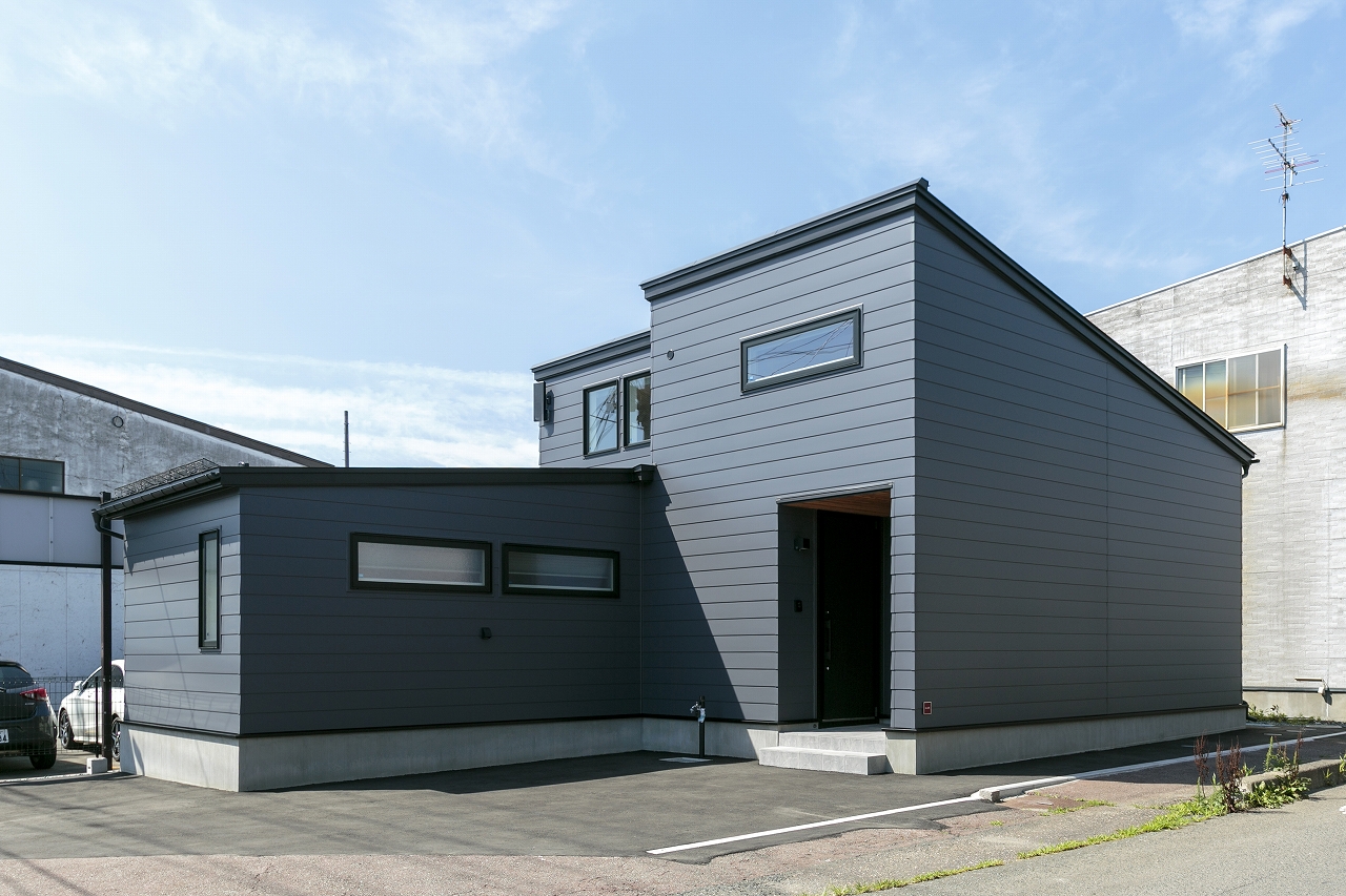 日常が静かに整う半平屋の住まい【315】